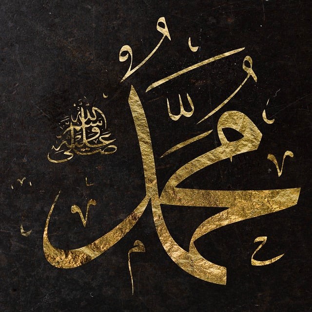من حقوق المصطفى محبته