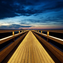 हर व्यक्ति अपने दोस्त के धर्म पर होता है।